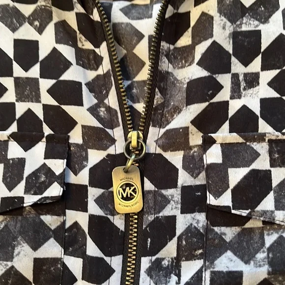 Michael Michael Kors Top size Medium in EUC. Gold hardware. Beautiful! - Picture 8 of 9